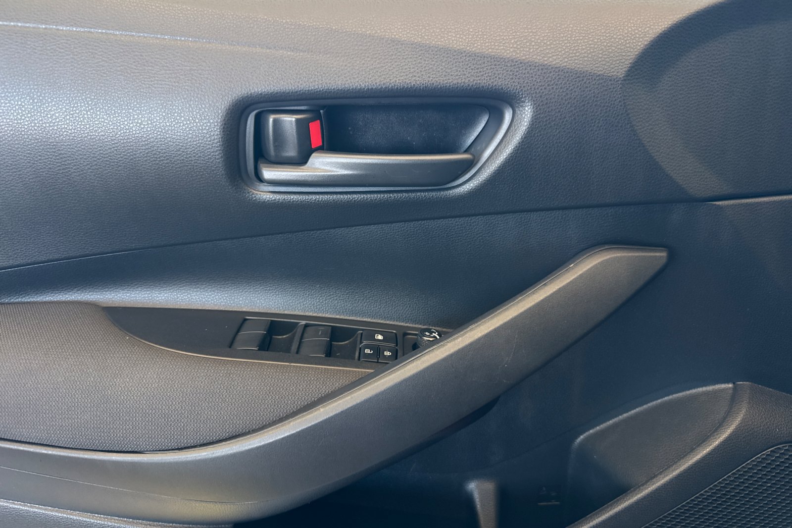 Used 2023 Toyota Corolla LE w/ Carpet Mat Package (TMS) FWD image 11
