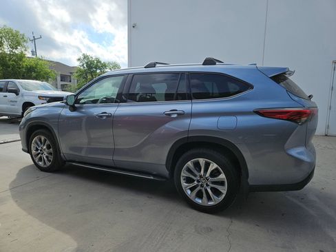 Used 2020 Toyota Highlander Limited image 6
