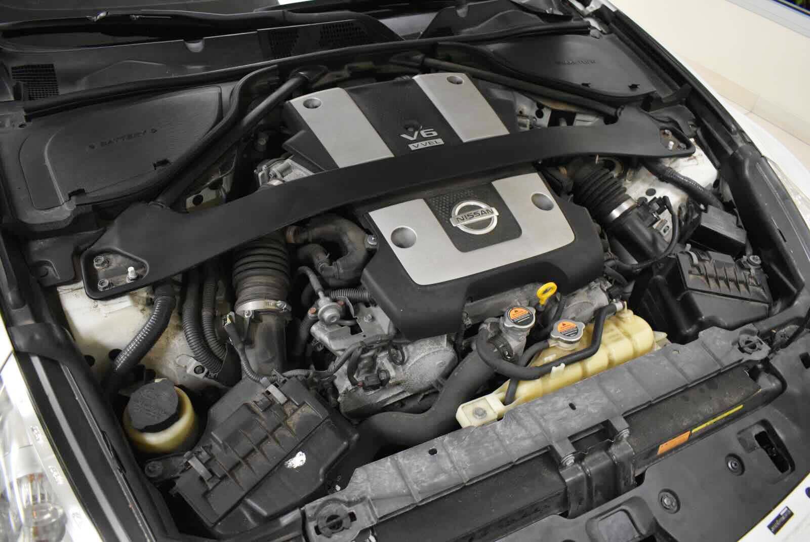 Used 2014 Nissan 370Z Coupe RWD image 21