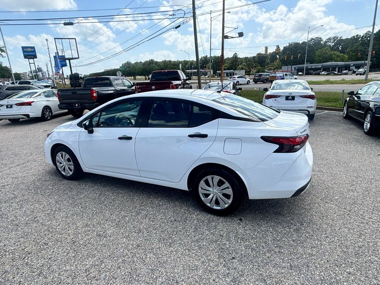 Used 2023 Nissan Versa S FWD image 13