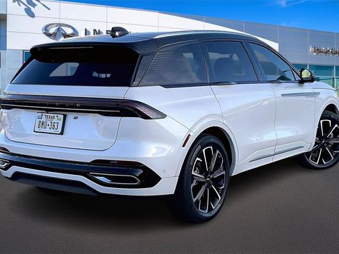 Used 2024 Lincoln Nautilus Reserve w/ Equipment Group 203A image 2