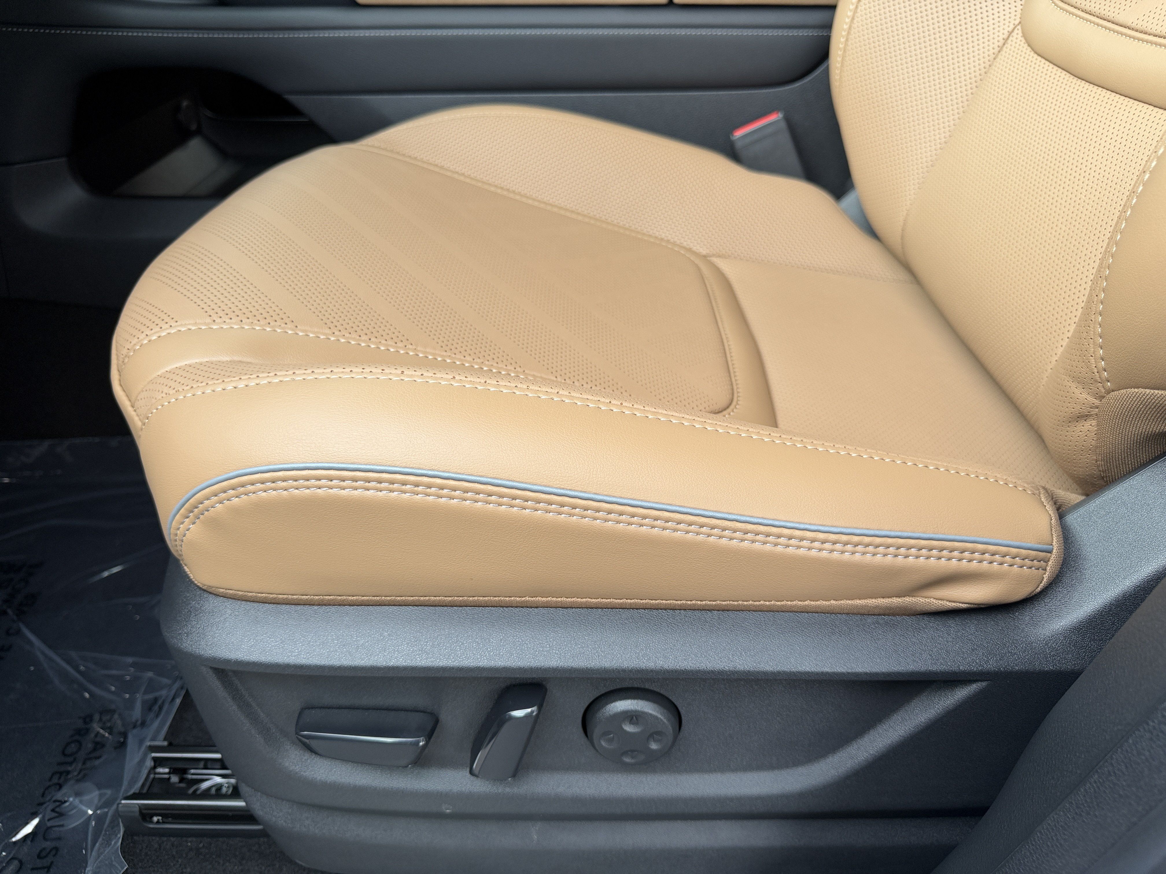 Certified 2027 INFINITI QX60 Luxe w/ Cargo Package FWD image 23