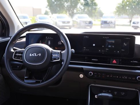 Used 2026 Kia Carnival FWD image 24