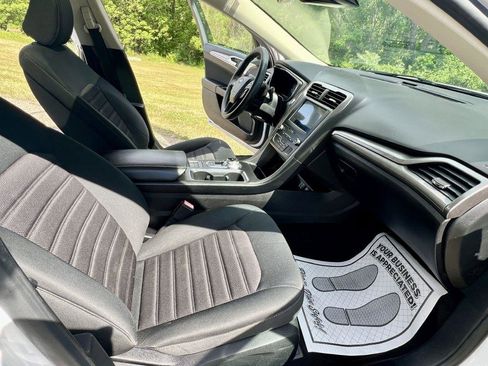 Used 2020 Ford Fusion SE FWD image 8