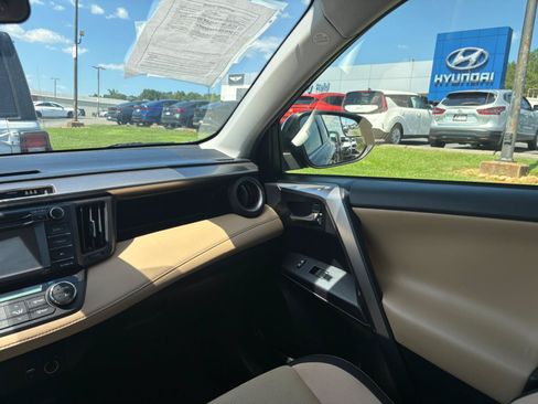Used 2017 Toyota RAV4 XLE FWD image 25
