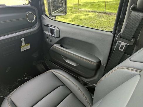 New 2026 Jeep Wrangler Unlimited Sahara AWD/4WD image 17