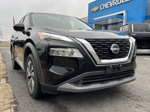 Used 2023 Nissan Rogue SV image 1