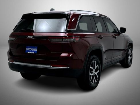 Used 2025 Jeep Grand Cherokee Limited AWD/4WD image 5