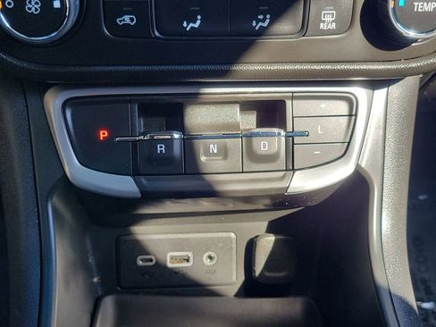 Used 2023 GMC Terrain SLE w/ Elevation Edition image 32