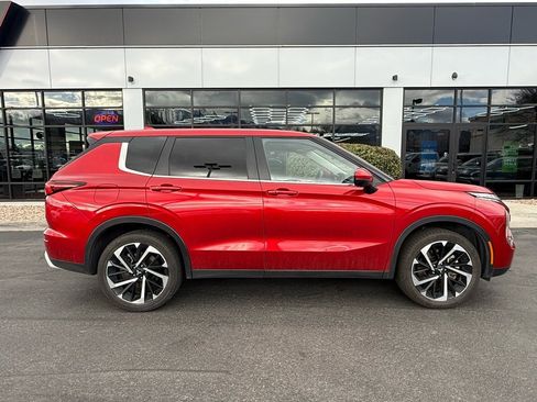 Used 2024 Mitsubishi Outlander SE image 8