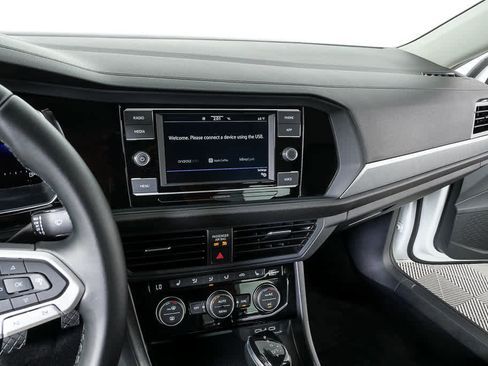 Used 2023 Volkswagen Jetta SE image 15