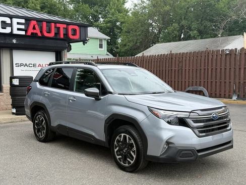 Used 2025 Subaru Forester Premium AWD/4WD image 9