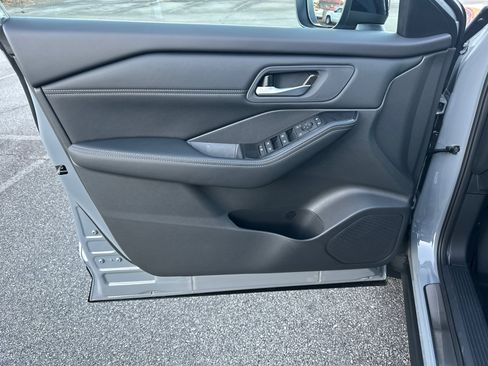 New 2026 Nissan Rogue SV image 10