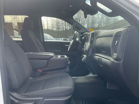 Used 2024 Chevrolet Silverado 2500 Custom w/ Custom Value Package image 12