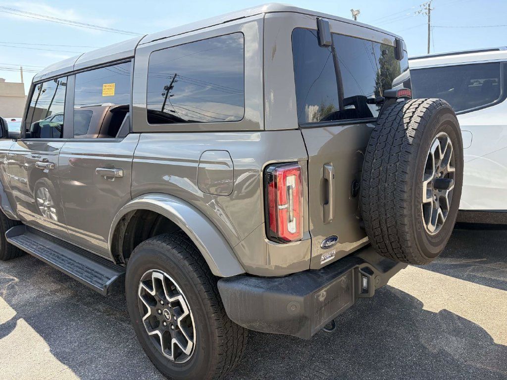 Used 2025 Ford Bronco Outer Banks AWD/4WD image 4