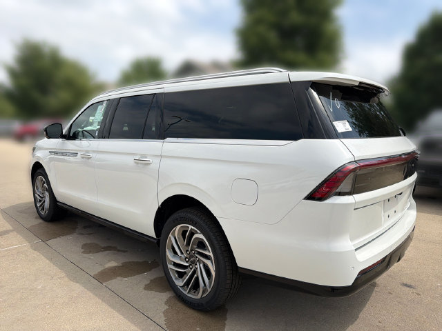 New 2026 Lincoln Navigator L Reserve AWD/4WD image 8