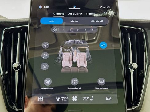 New 2026 Volvo XC60 T8 Ultra w/ Protection Package Premier image 16