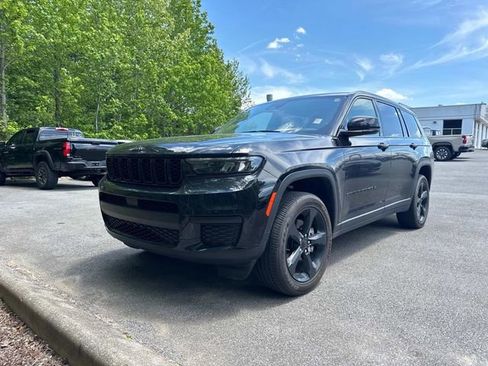 Used 2025 Jeep Grand Cherokee L Altitude AWD/4WD image 8