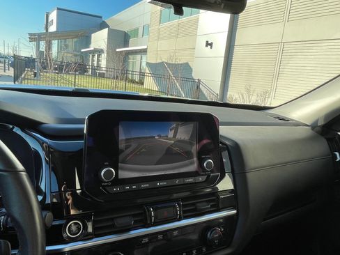 Used 2024 Nissan Pathfinder SV w/ SV Premium Package image 22