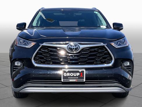 Used 2023 Toyota Highlander Platinum image 4