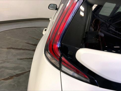 Certified 2025 Kia Soul LX w/ LX Technology Package FWD image 27
