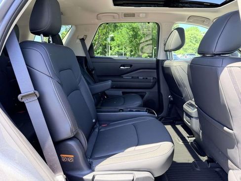 New 2026 Nissan Pathfinder SL w/ SL Premium Package AWD/4WD image 11