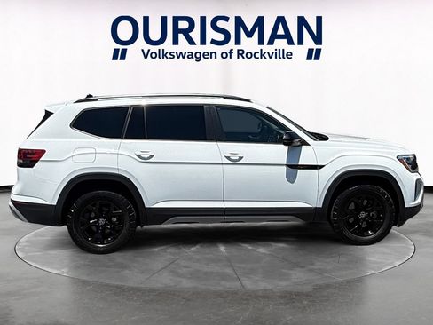 Used 2025 Volkswagen Atlas Peak Edition SE AWD/4WD image 7
