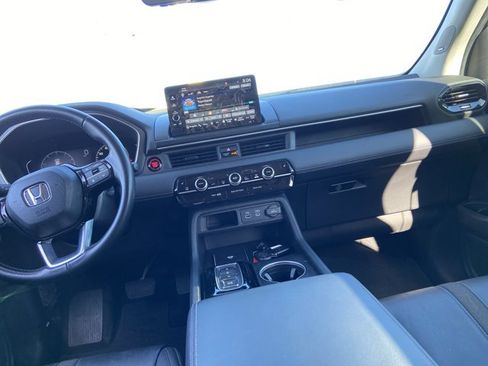 Used 2025 Honda Pilot Touring image 15