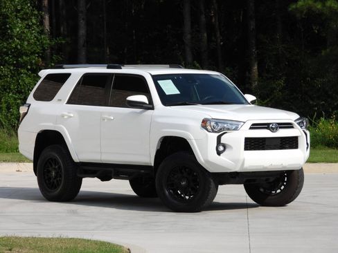 Used 2021 Toyota 4Runner SR5 AWD/4WD image 15