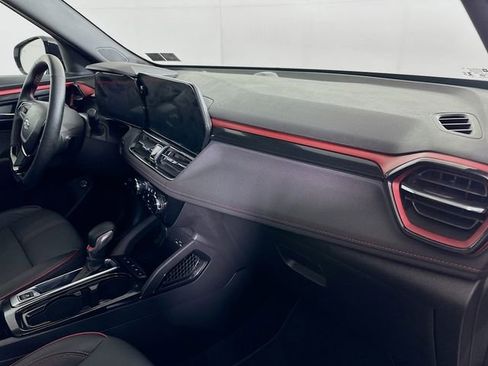 Used 2025 Chevrolet TrailBlazer RS w/ Convenience Package image 28