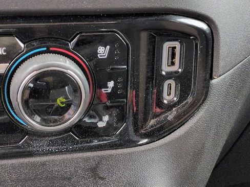 Used 2025 Chevrolet Silverado 2500 High Country w/ Technology Package AWD/4WD image 30