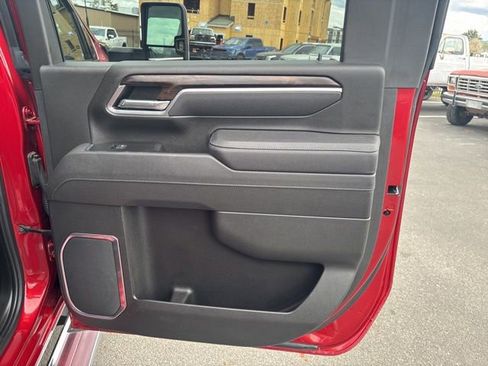 Used 2025 GMC Sierra 3500 SLT w/ SLT Premium Package image 32