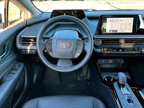 Used 2023 Toyota Prius XLE image 5