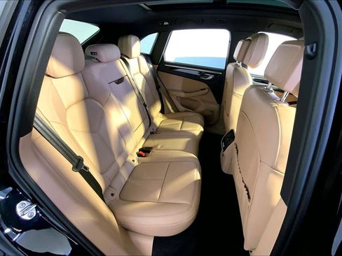 Used 2025 Porsche Macan image 23