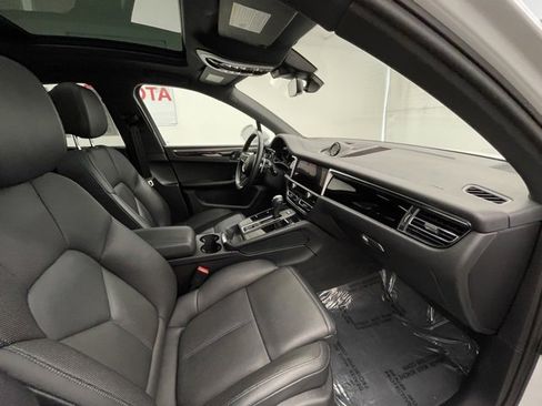Used 2022 Porsche Macan Base image 8