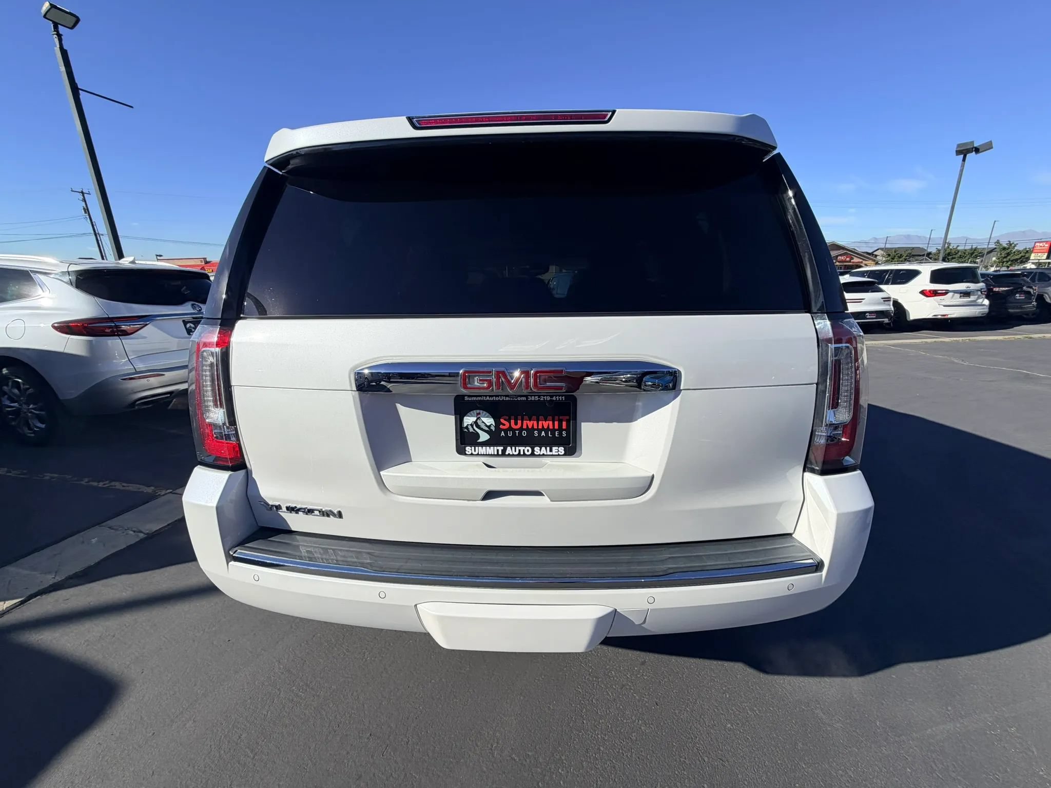 Used 2017 GMC Yukon Denali w/ Open Road Package AWD/4WD image 4