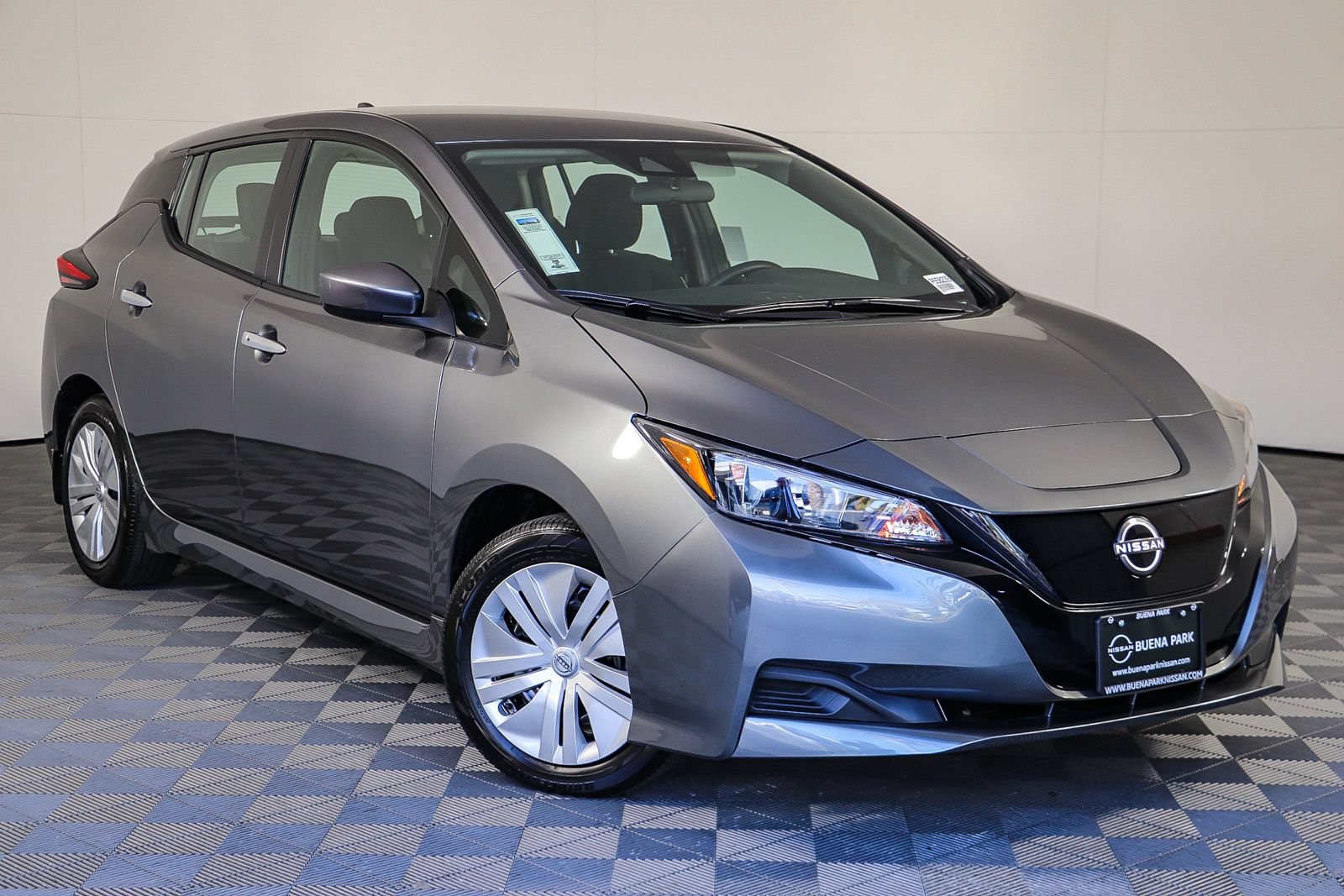 Used 2025 Nissan Leaf S FWD image 1