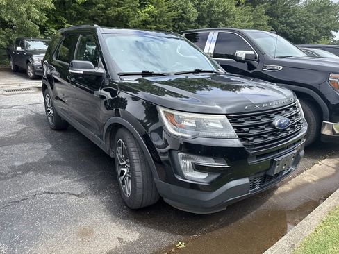 Used 2017 Ford Explorer Sport w/ Equipment Group 401A AWD/4WD image 2