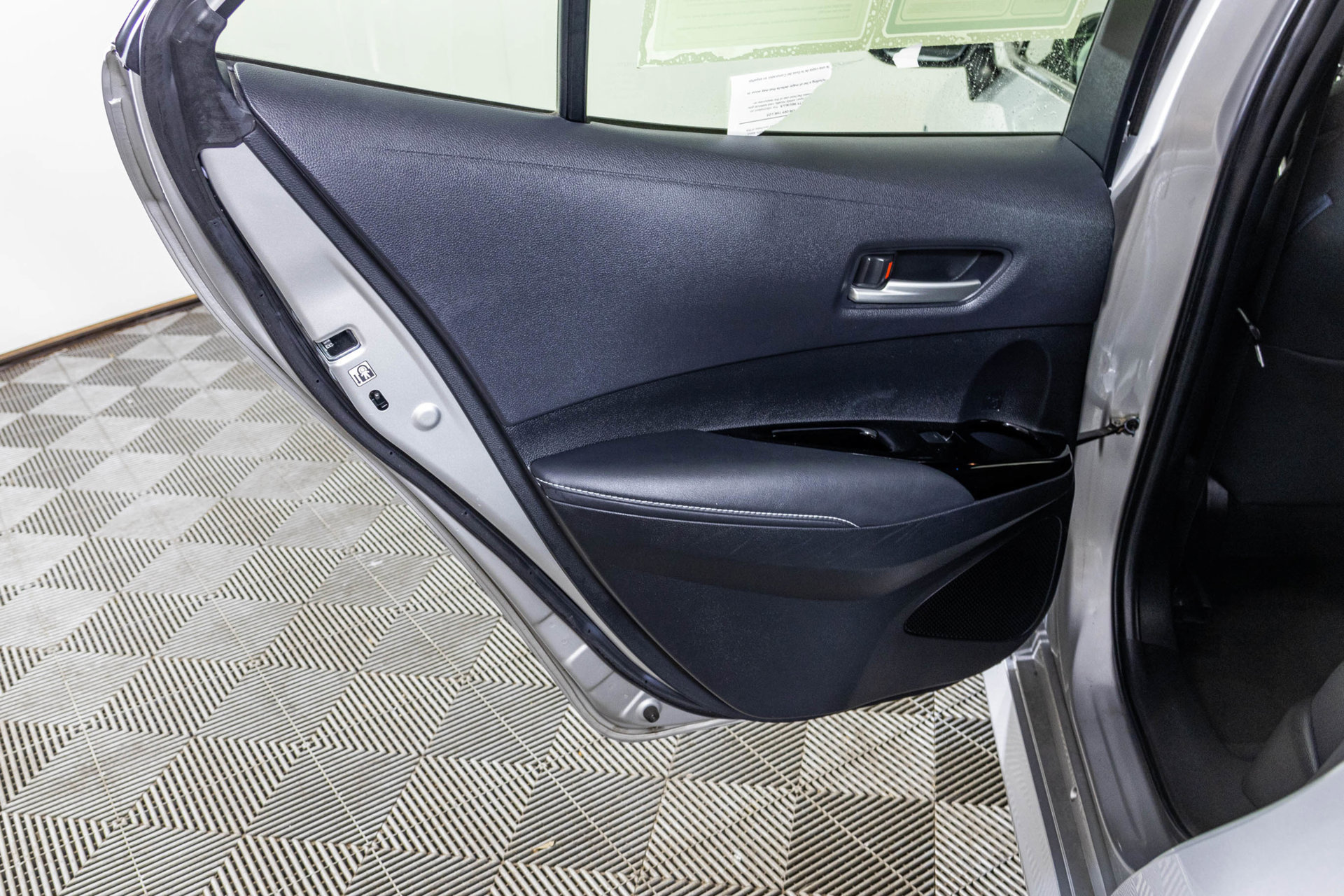 Used 2021 Toyota Corolla SE w/ Carpet Mat Package (TMS) FWD image 37