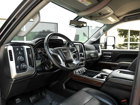 Used 2019 GMC Sierra 2500 SLT w/ Duramax Plus Package AWD/4WD image 3