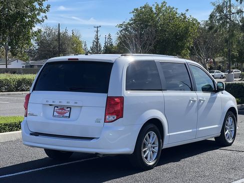 Used 2019 Dodge Grand Caravan SXT FWD image 4