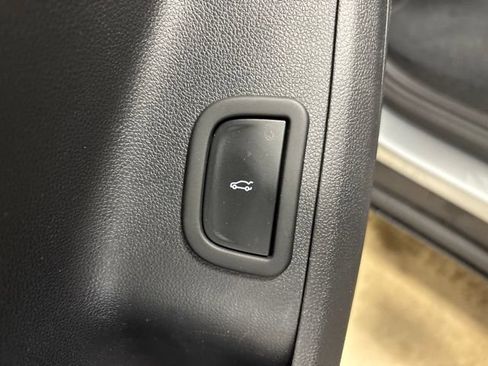 Used 2026 Chevrolet Traverse LT FWD image 33