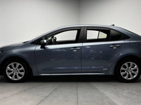Used 2024 Toyota Corolla LE AWD/4WD image 4