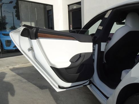 Used 2022 Tesla Model S image 14