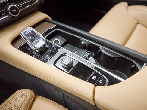 Certified 2025 Volvo V90 B6 Cross Country Ultra AWD/4WD image 18