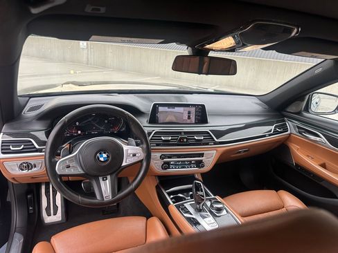 Used 2020 BMW 750i xDrive w/ Executive Package AWD/4WD image 9