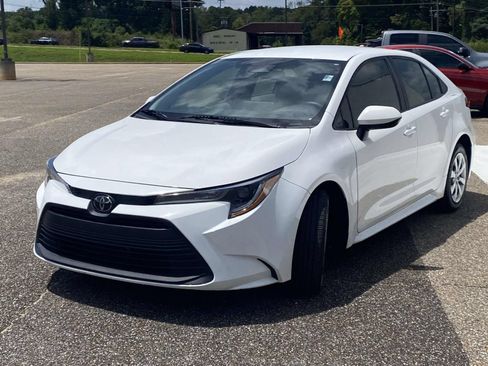 Used 2024 Toyota Corolla LE FWD image 3