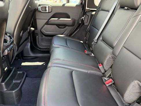 Used 2025 Jeep Wrangler Unlimited Rubicon AWD/4WD image 25