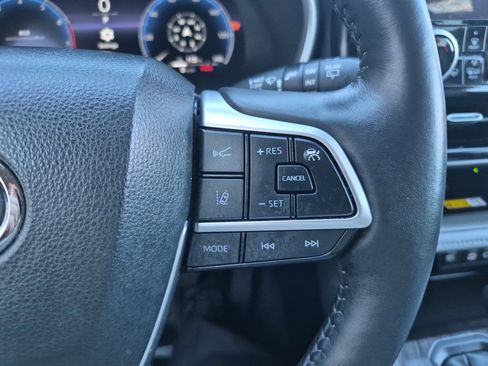 Used 2023 Toyota Highlander L image 26