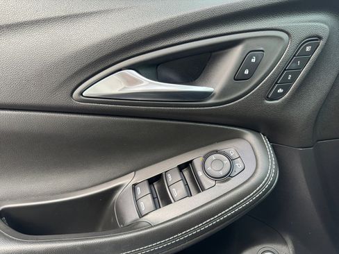 Used 2025 Buick Encore GX Avenir w/ Avenir Convenience Package image 16